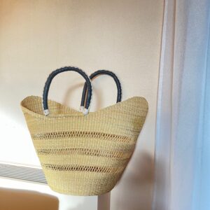Panier artisanal bolga Niakalé avec anses en cuir