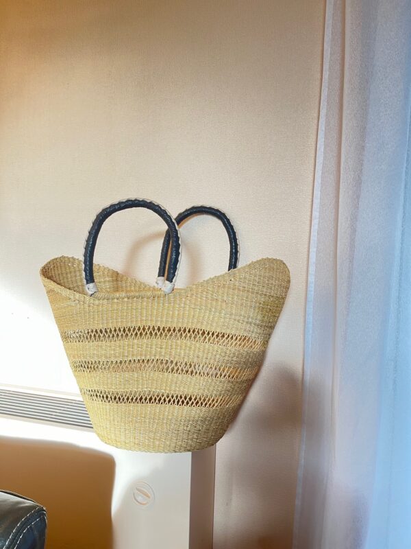 Panier artisanal bolga Niakalé avec anses en cuir