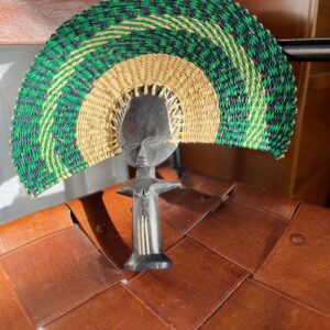 Eventail artisanal bolga sculpté vert