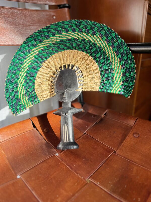 Eventail artisanal bolga sculpté vert