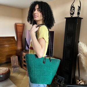Sac bandoulière vert  doublure intérieure avec fermeture sécurisée fait main au Ghana
