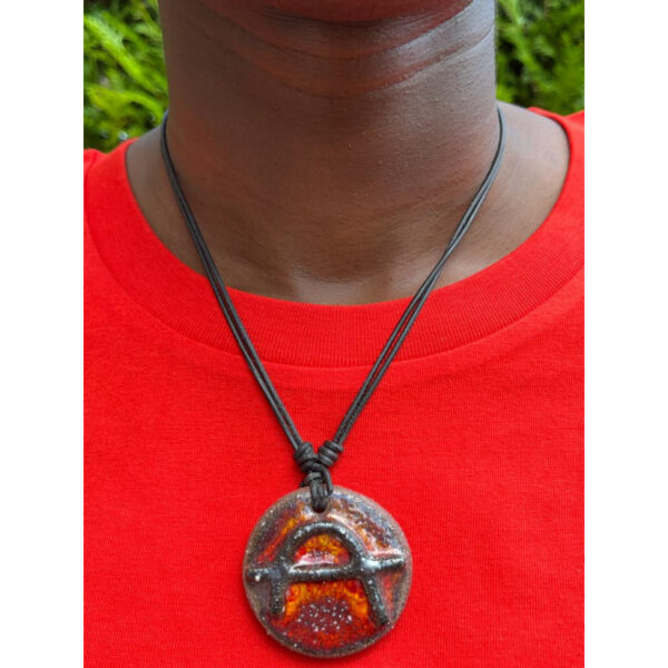 Collier en terre cuite-La bonne tête bleu Bambara Fait main – Image 4
