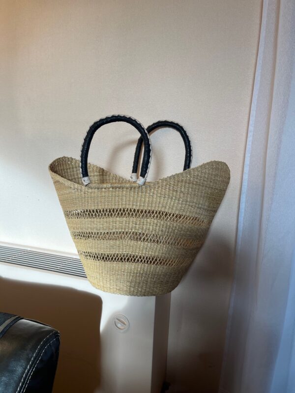 Panier artisanal bolga Niakalé avec anses en cuir – Image 2